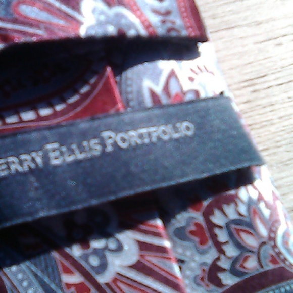 Perry Ellis Portfolio Red & Gray Paisley Necktie | Classic Men’s Silk Feel Tie - Picture 5 of 5